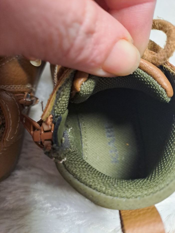 Bottines bébé taille 18✔ Fermeture éclair sur le côté + lacets décoratifs
✔ Semelle souple et antidérapante
✔ Faciles à enfiler
✔ Bon maintien de la cheville - photo numéro 4