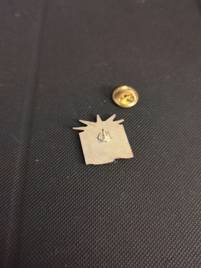 Pin's Statue de la liberté USA États unis - photo numéro 2