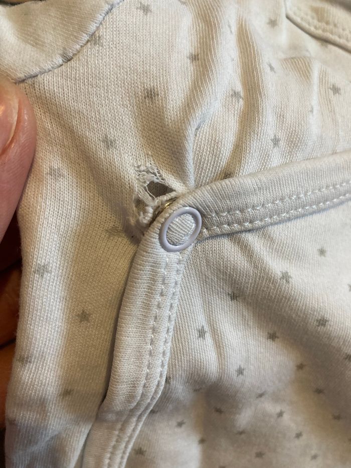 Lot 5 bodies manches longues taille 6 mois - photo numéro 3