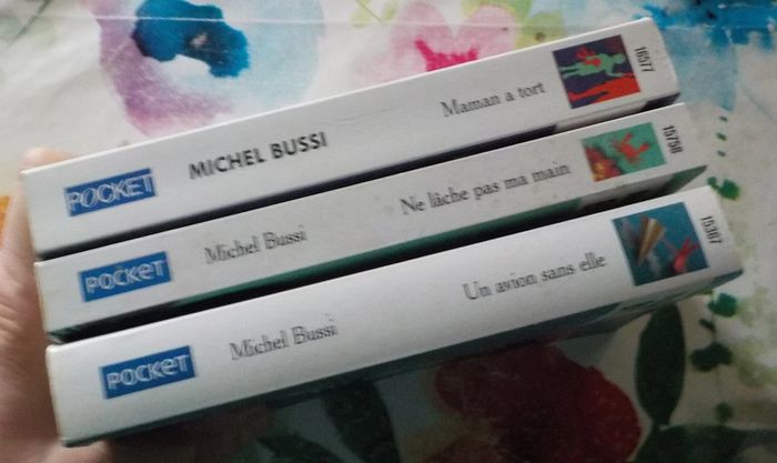 3 Michel Bussi Maman a tort Ne lâche pas ma main Un avion sans elle Ed. Pocket - photo numéro 6