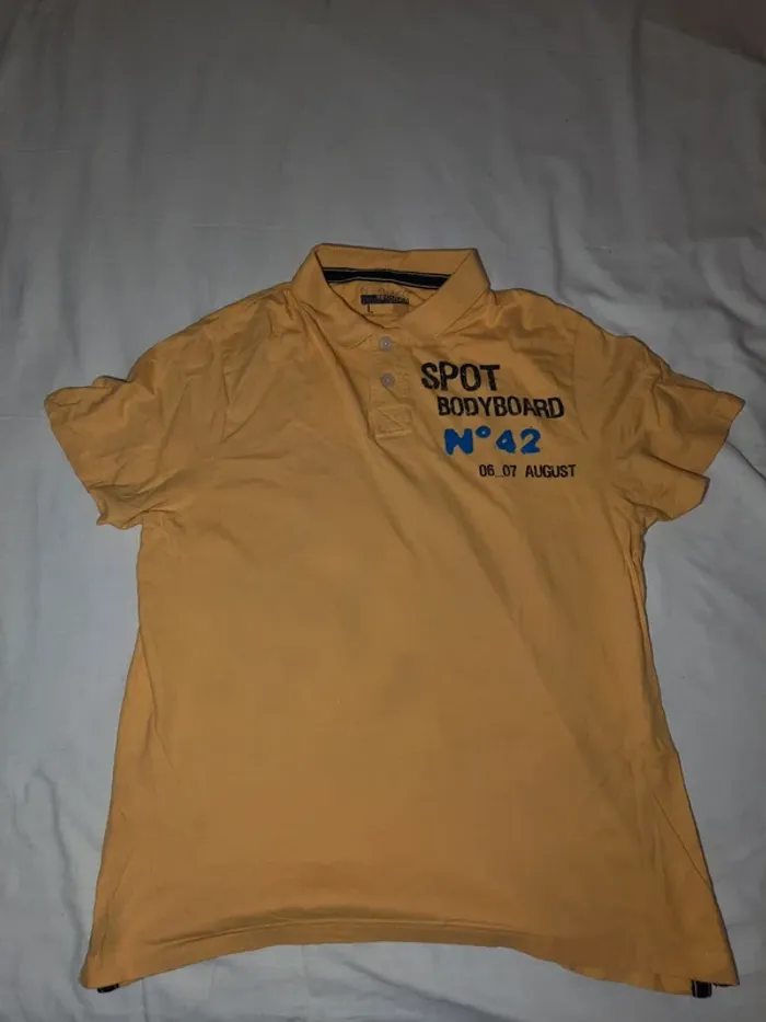 Polo jaune in extenso