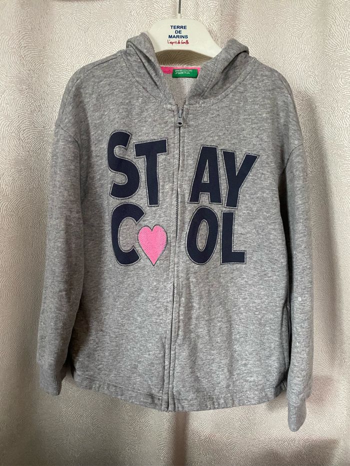 Gilet à capuche gris 🩷 paillettes 130 cm United Colors of Benetton