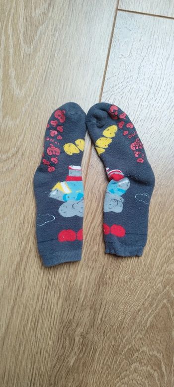 Chaussettes antidérapantes grises Isotoner - taille 21 (13 cm)