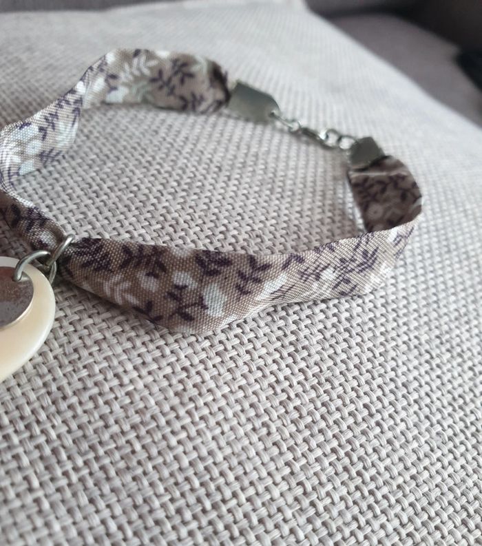Bracelet tissus fleurie et nacre - photo numéro 3