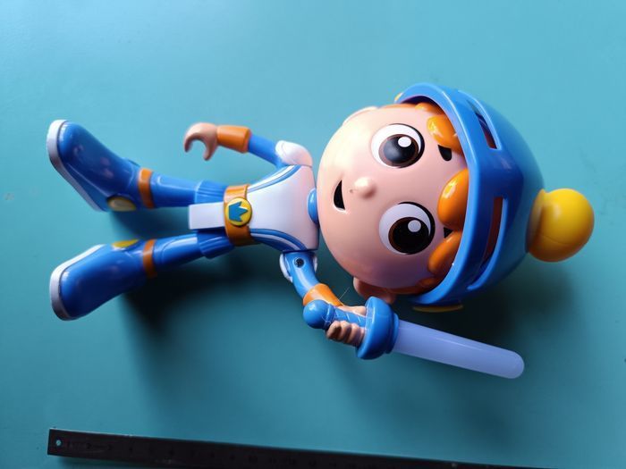 Gus - Le Chevalier Parlant avec lumières et Sons - Figurine de 20,5 cm - photo numéro 2