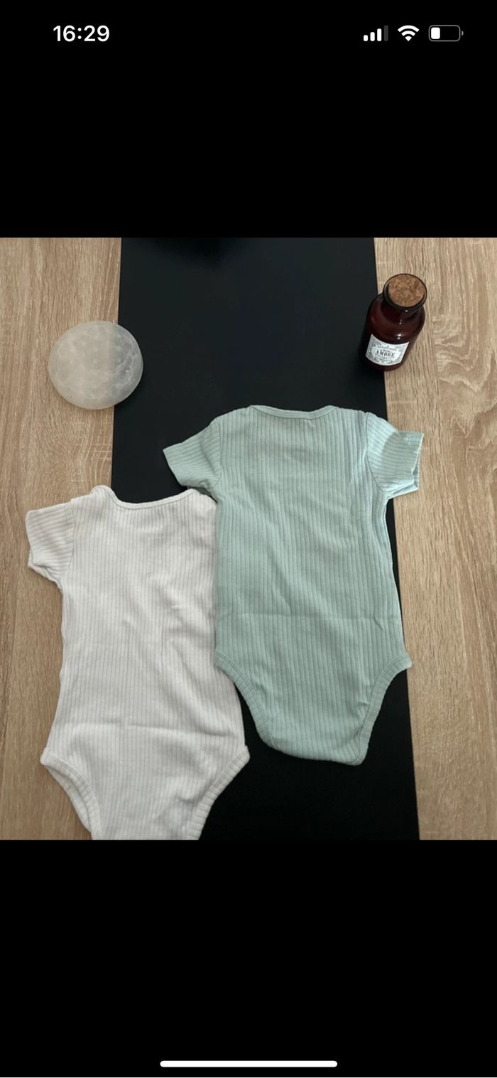 Lot de 2 bodies manche courte - photo numéro 2
