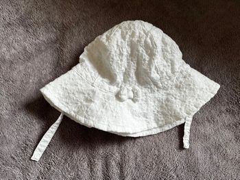 Chapeau bébé  T 6/9mois 44cm