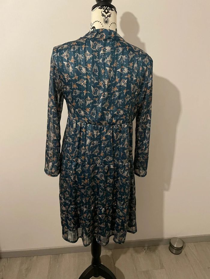 Robe à manches longues en voile doublé bleu satinée à motifs beige col V rue des Abbesses taille 38 - photo numéro 8
