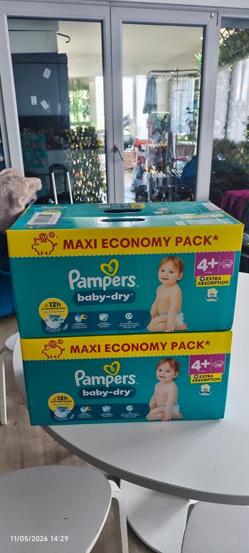 2 Pampers couches Taille 4+