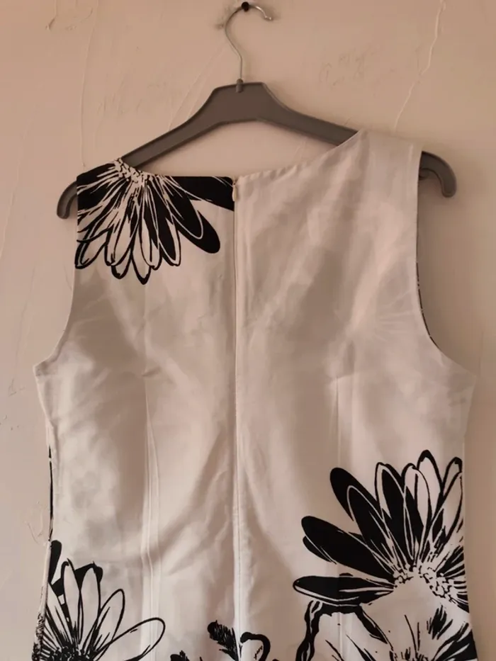 Magnifique robe influx noire et blanche taille 40 - photo numéro 4