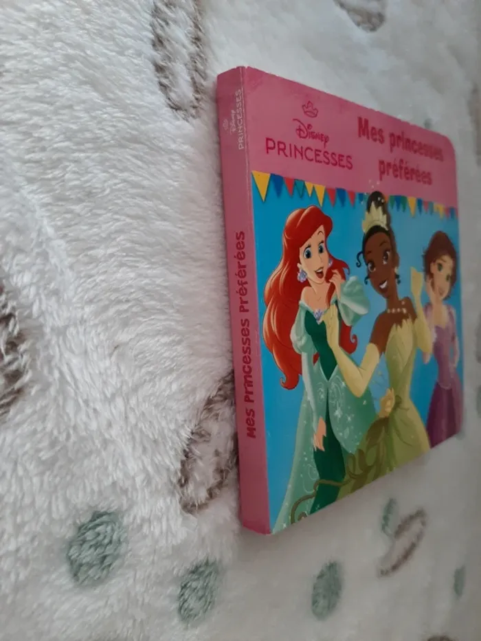 Livre disney mes princesses préférées neuf - photo numéro 2