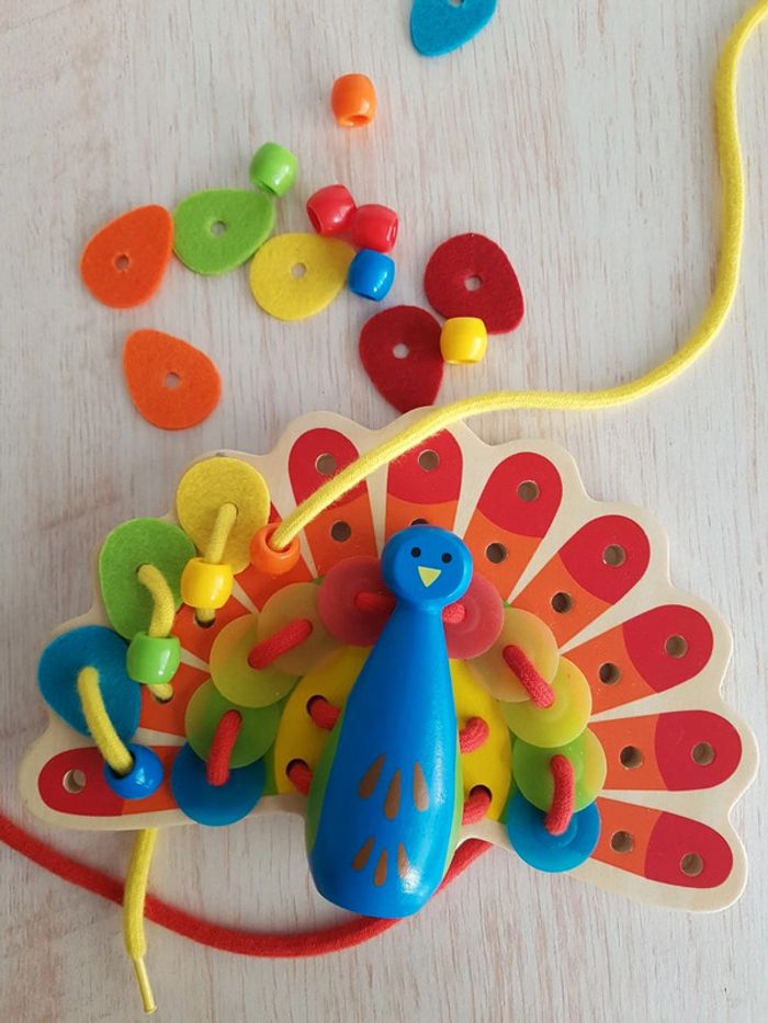 Lacing peacock jeu de laçage en bois Hape - photo numéro 8