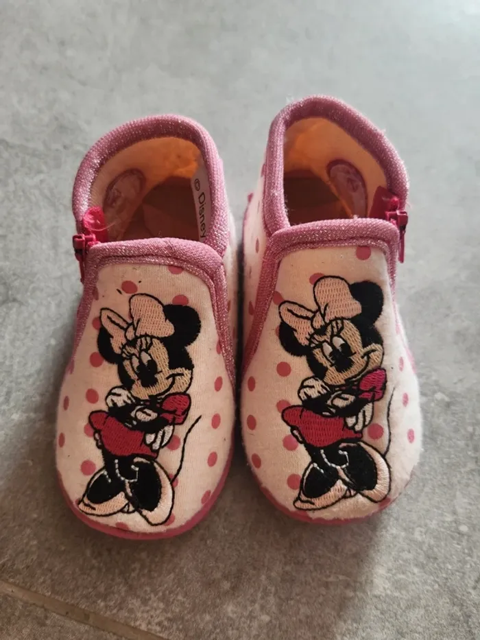 Chaussons taille 21 Disney