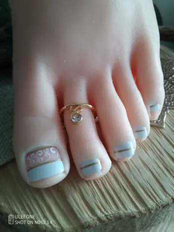 Bague d'orteil dorée avec zircon