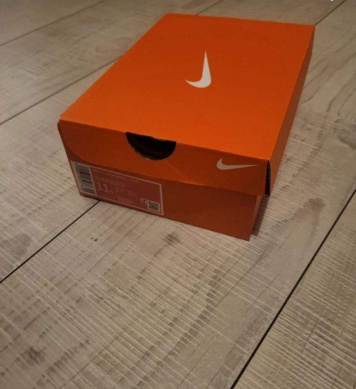 Claquettes Nike neuve - photo numéro 3