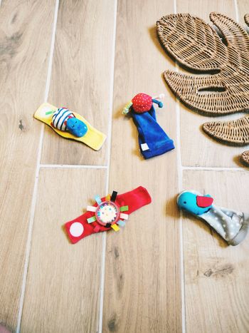 👣Lot de hochets sensoriels pour pieds et poignets bébés marque Oxybul