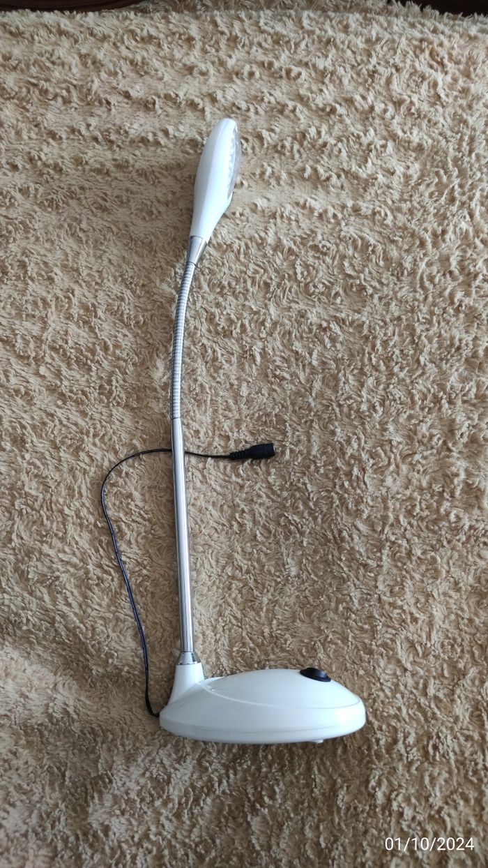 Lampe LED de bureau articulée - photo numéro 4