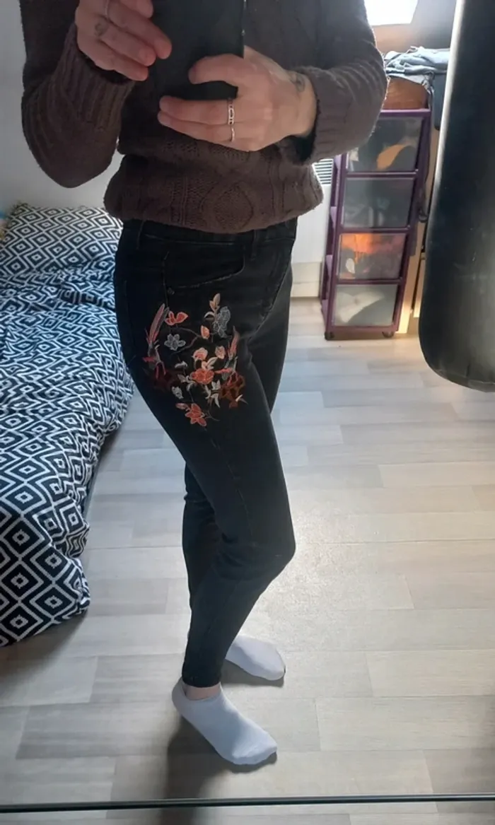 Jeans noir fantaisie fleuri T38 - photo numéro 5