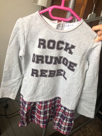 Robe grise avec le bas à carreaux Laredoute