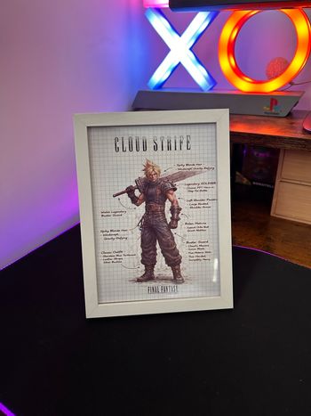 Cloud Strife – Final Fantasy – Cadre illustré style croquis technique (13x18 cm)