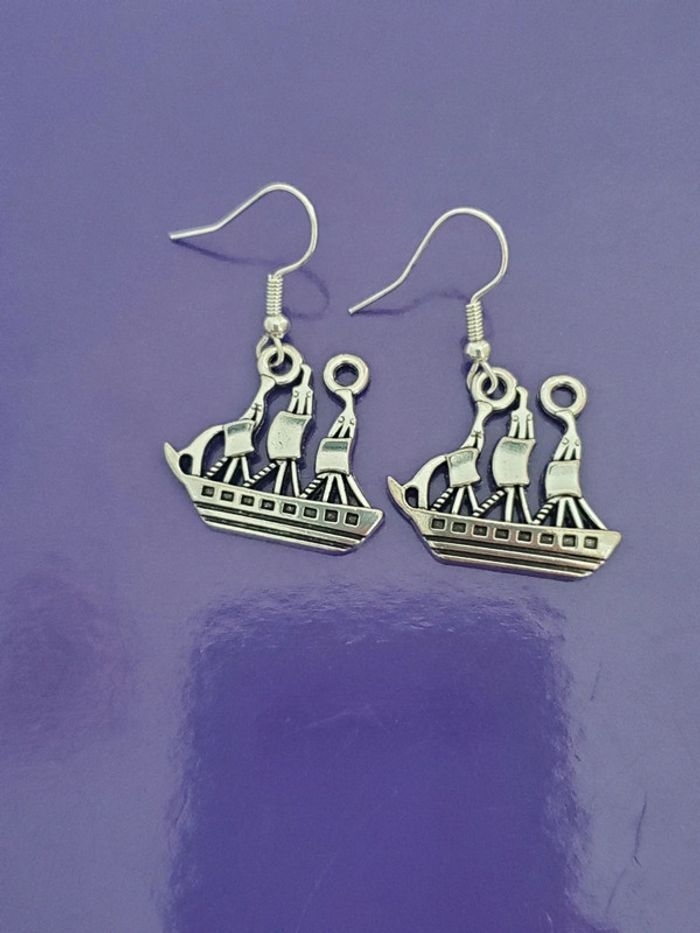 Boucles d'oreilles bateau