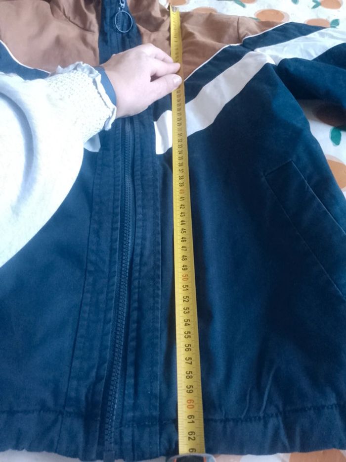 Manteau fourré d'hiver avec bandes marron, blanche, bleu marine foncé à capuche" Bizzbee" taille XS - photo numéro 16