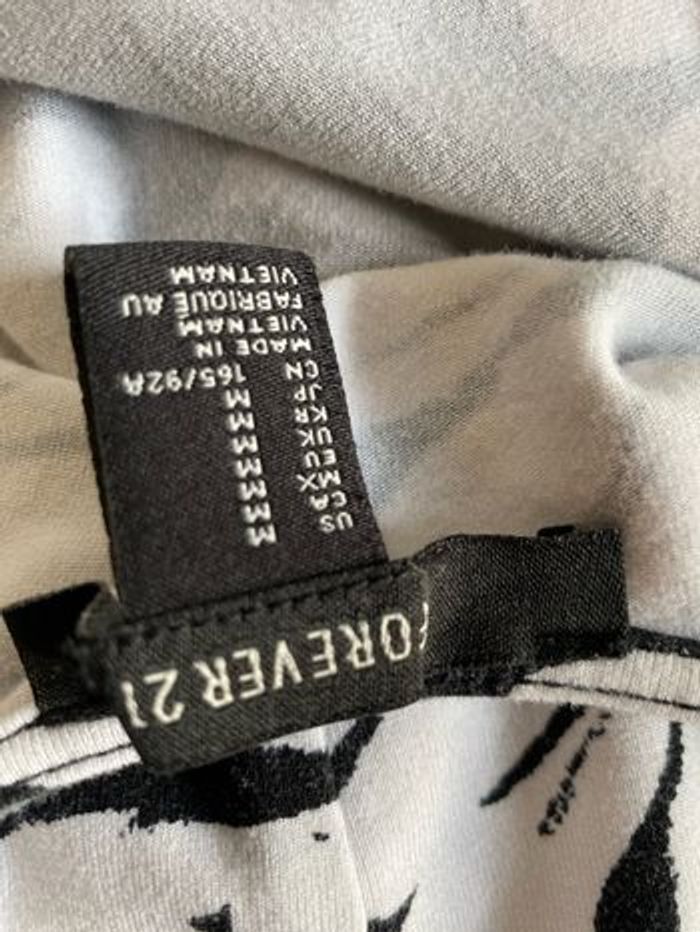 Robe  dos nu noire grosses pâquerettes blanches 38 Forever 21 - photo numéro 6