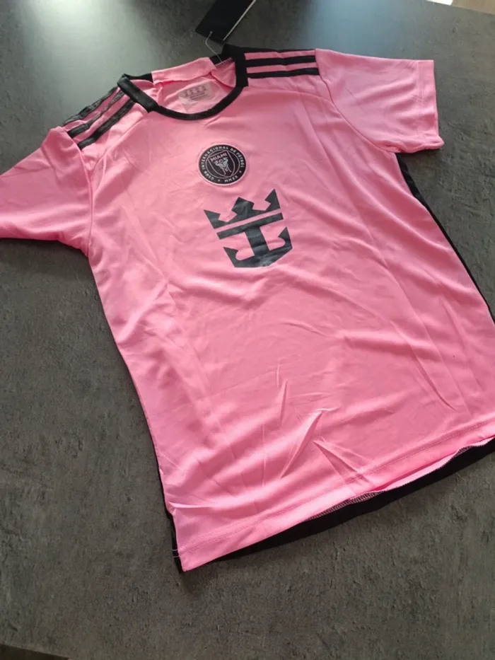 Tenue foot Léo Messi Inter Miami rose. T.26 - photo numéro 2