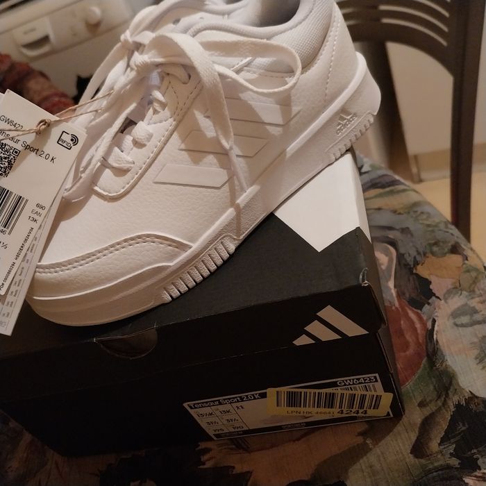 Baskets adidas tensaur neuves dans sa boîte Pointure 31 et demi - photo numéro 2
