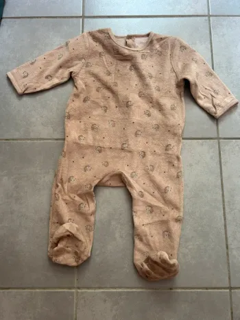Pyjama beige Kiabi taille 12 mois