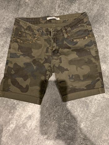Short  militaire