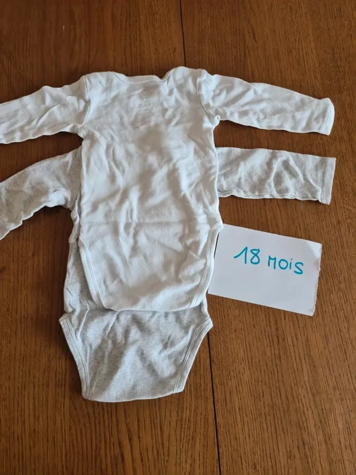 Lot de bodies - photo numéro 2