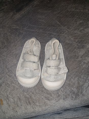 Basket grise taille 20