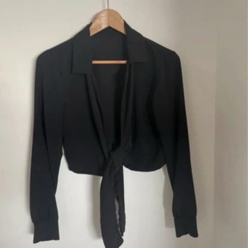 Chemise noire crop top
