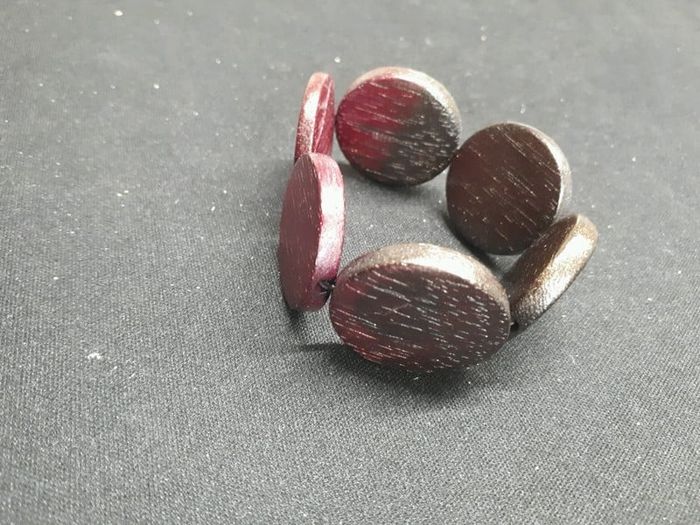 Bracelet en bois bordeaux et marron - photo numéro 5
