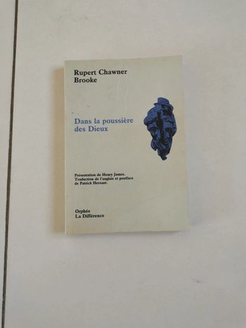 Dans la poussière des dieux.