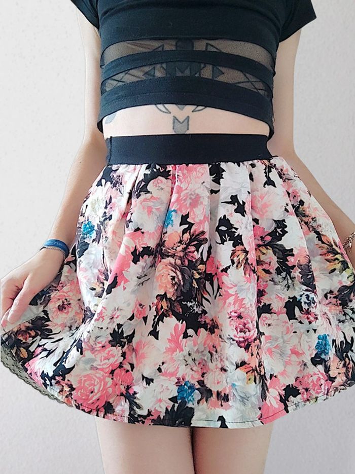 Mini jupe patineuse fleur rose blanche dentelle noir / Panacher - 36/S à 38/M - photo numéro 3