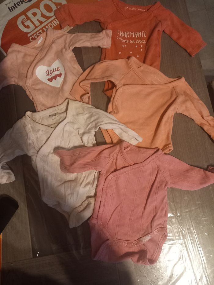 1 carton Vêtement fille 0 - 1mois - photo numéro 3