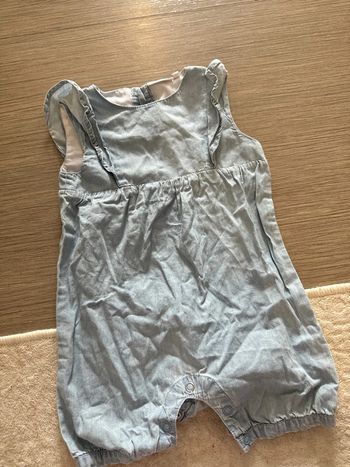 Barboteuse noukies 12 mois très bon état jeans léger