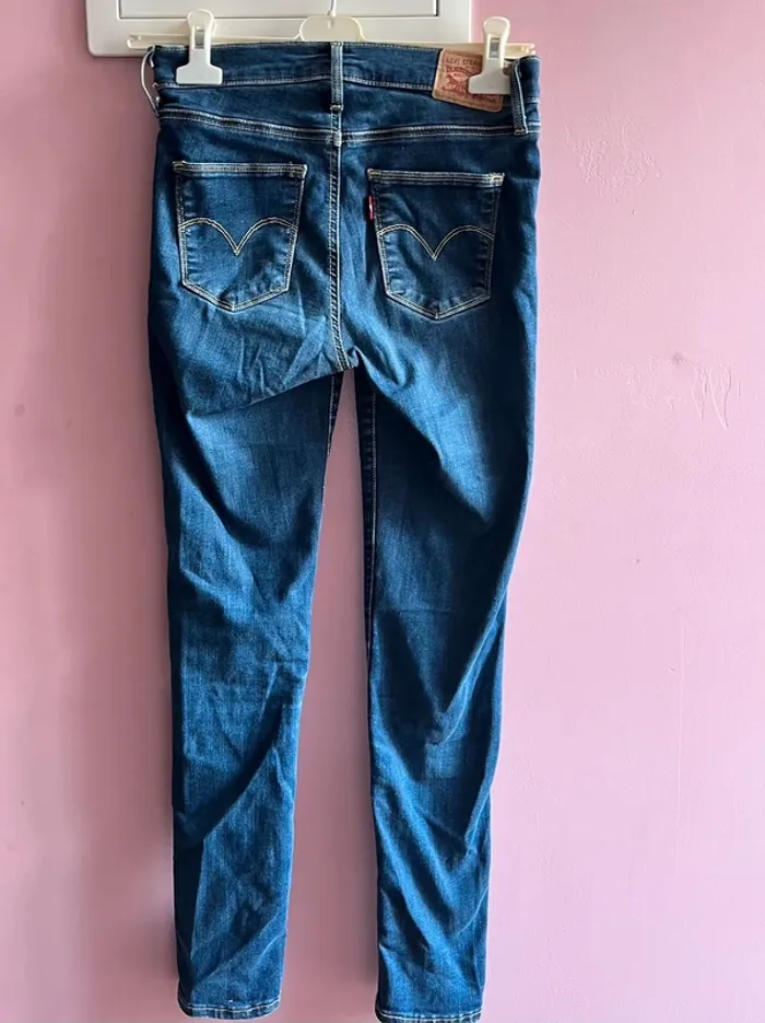 Jean Levi’s bleu foncée W26 L30 - photo numéro 3