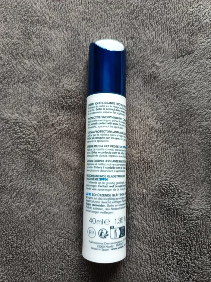 Crème jour lissante protectrice Age Lift Uriage - photo numéro 2