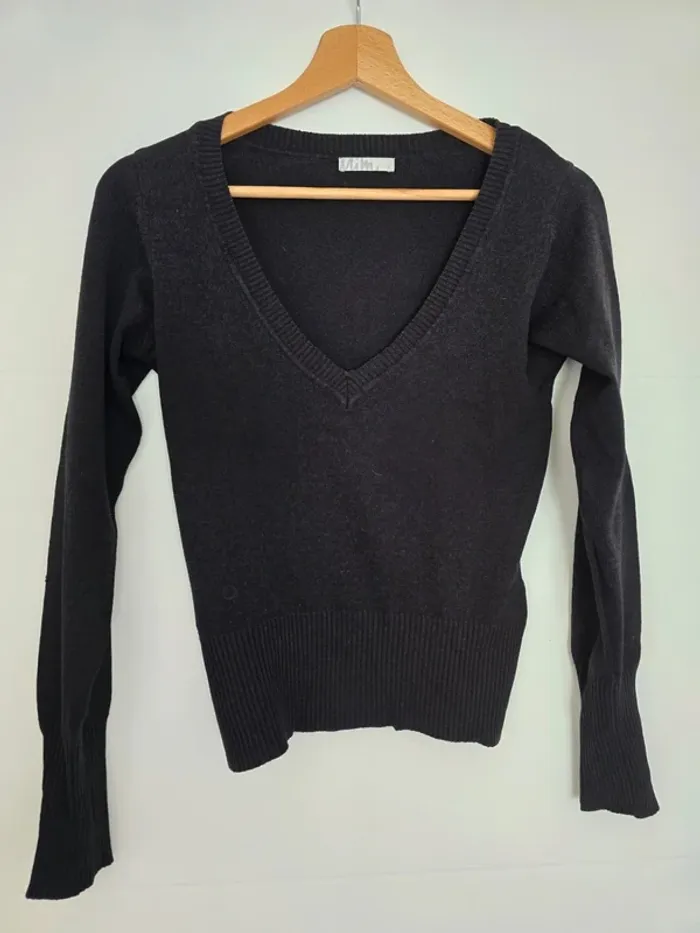 Pull noir col V