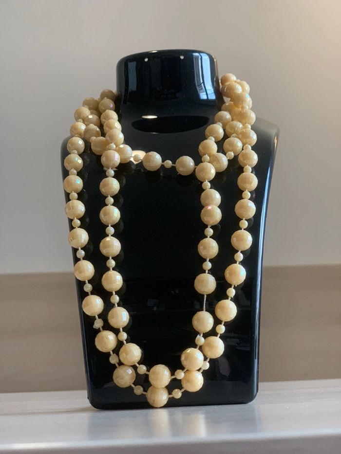 Collier long.