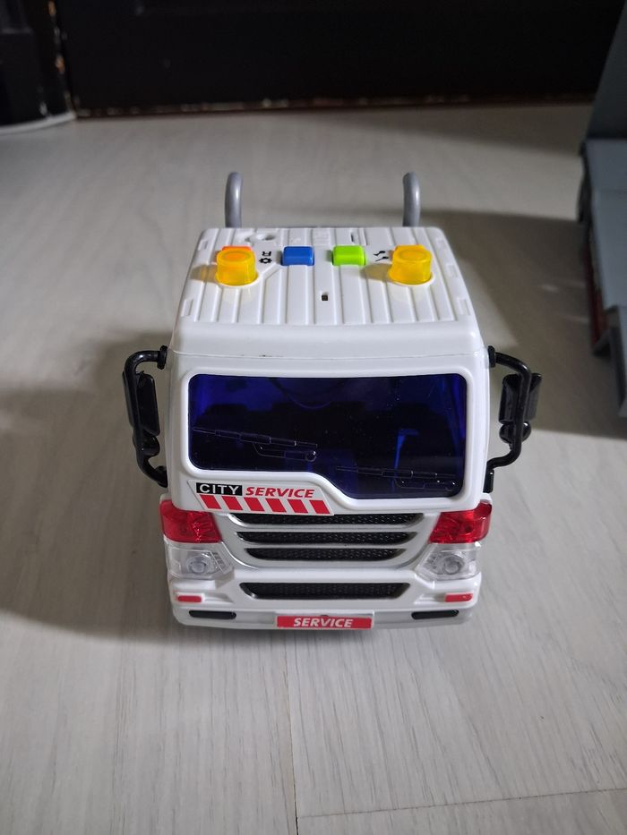 Camion interactif avec sa remorque - photo numéro 3