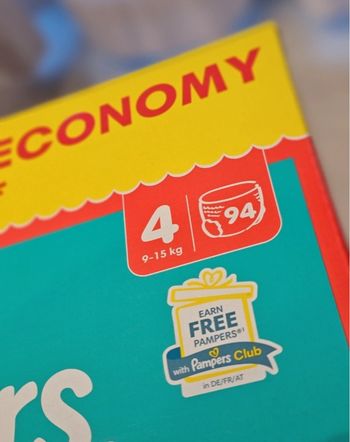 Lot de 2 cartons des couches Pampers taille 4 pants