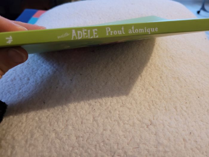 mortelle adèle prout atomique (6e) - photo numéro 2