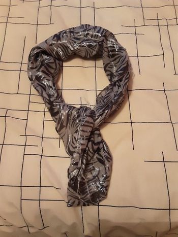 Foulard gris brillant