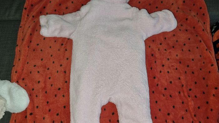 Combinaison fille 3 mois en très bon état - photo numéro 8