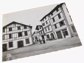 Carte postale ancienne (Pyrénées-Atlantiques) Maisons Basques à Espelette