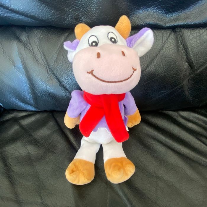 Doudou peluche vache milka violette et blanche écharpe rouge 24cm